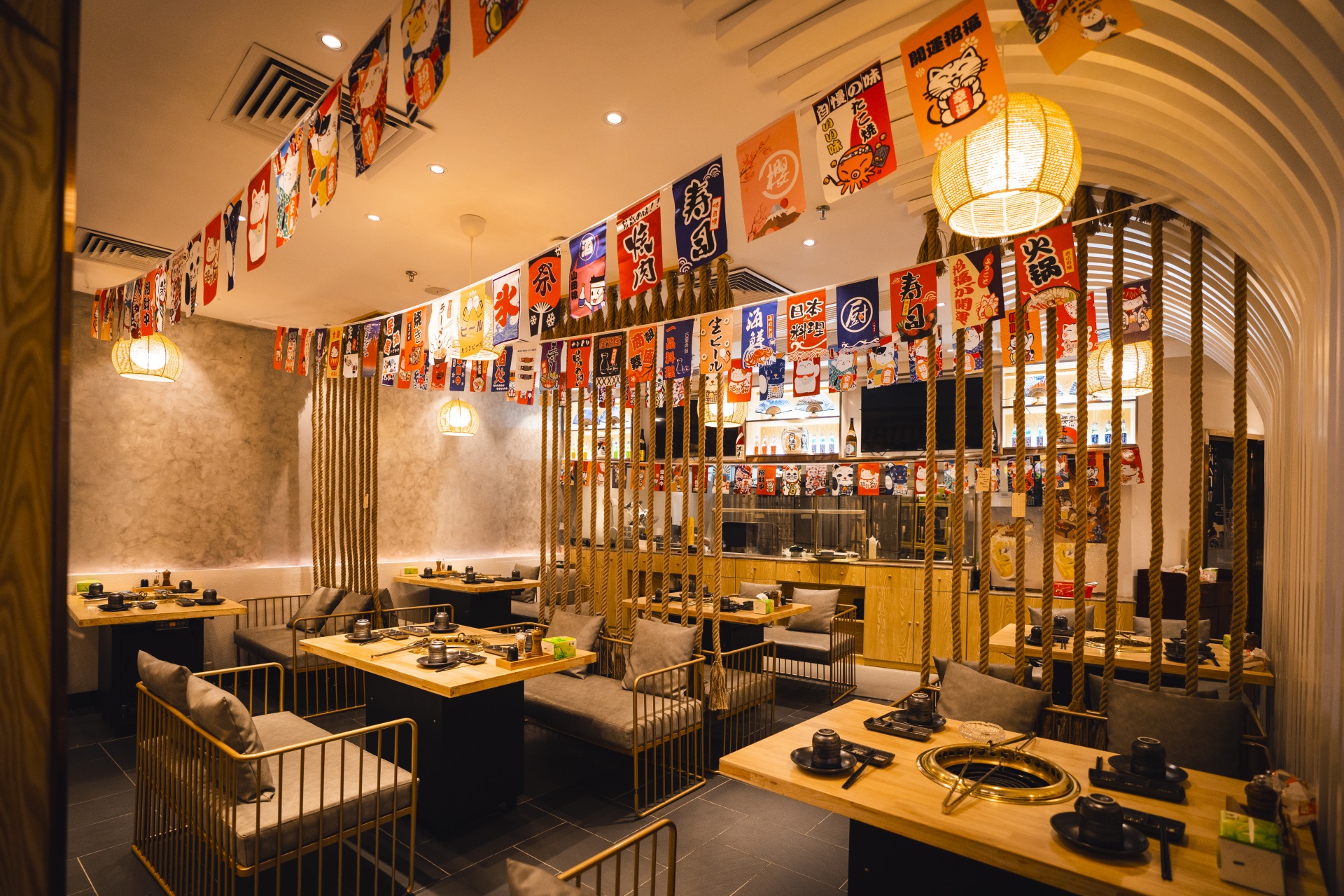 蜜雪冰城如何通过深圳餐饮空间设计来确定餐厅的装修风格？